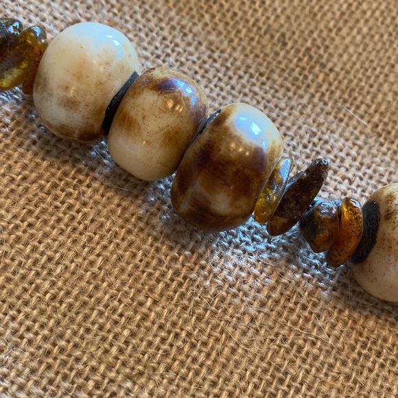 Vintage wood and amber beaded and wired pendant necklace - Picture 3 of 7